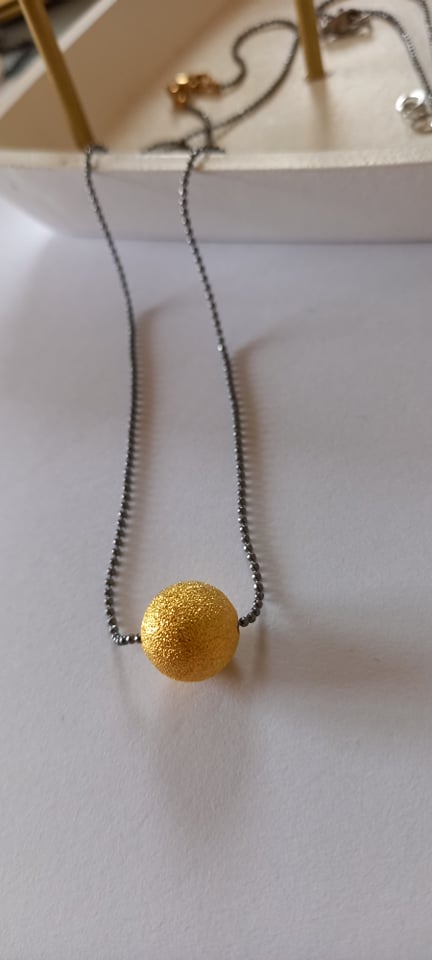 Χειροποίητο κολιέ με αλυσίδα και μεταλλική χάντρα