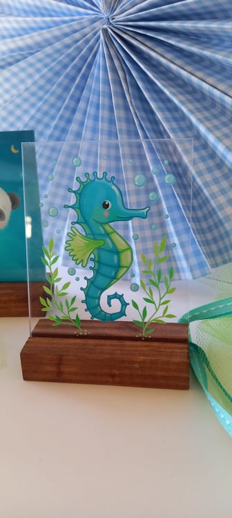 Μπομπονιέρα βάπτισης διακοσμητικό από plexi glass με ιππόκαμπο