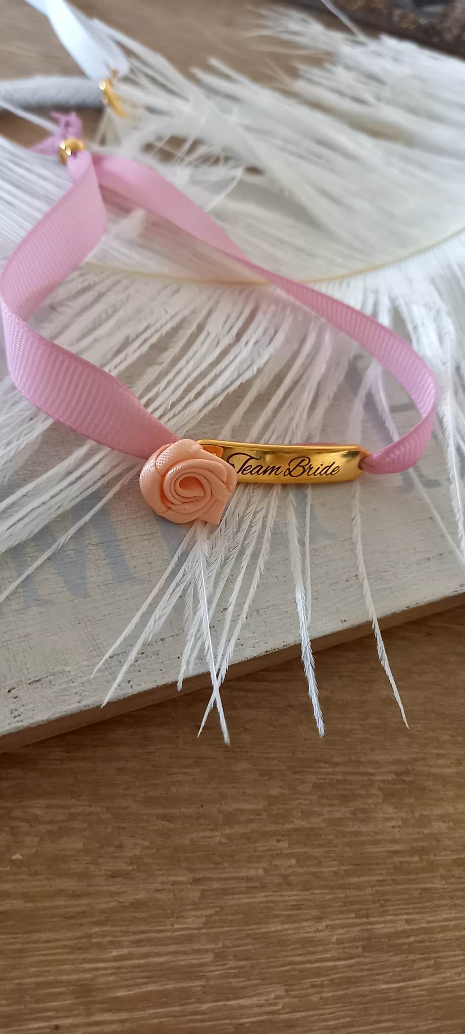 Βραχιόλι για bachelor party με κορδέλα, ταυτότητα και λουλούδι