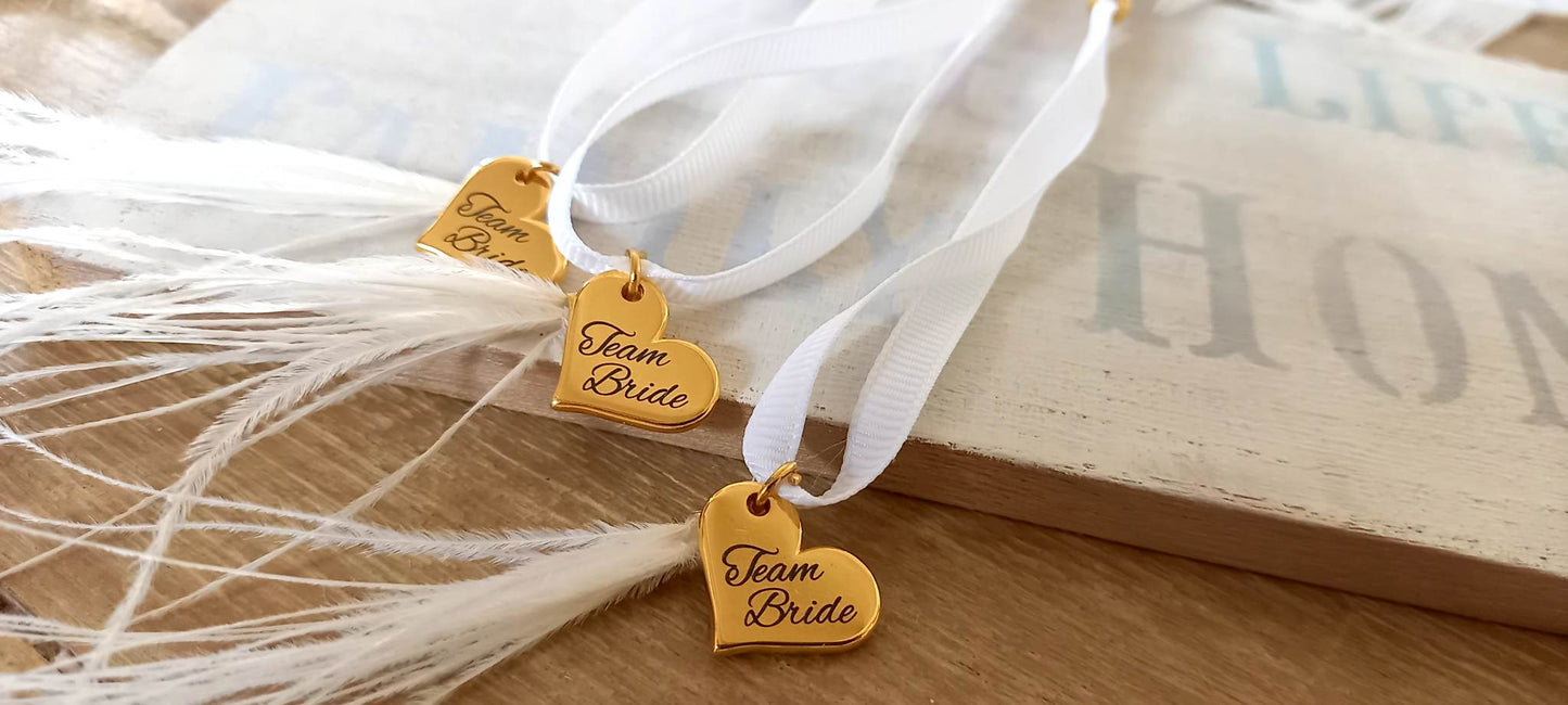 Βραχιόλι για bachelor party με κορδέλα, καρδιά και φτερά