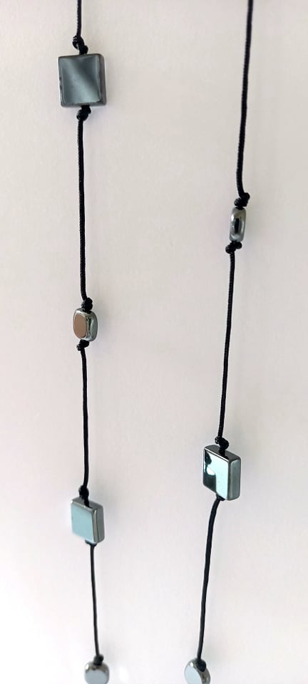 Χειροποίητο κολιέ με τετράγωνους αιματίτες