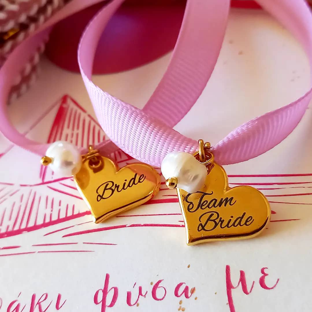 Βραχιόλι για bachelor party με καρδιά "Team Bride" και μαργαριτάρι καλλιέργειας