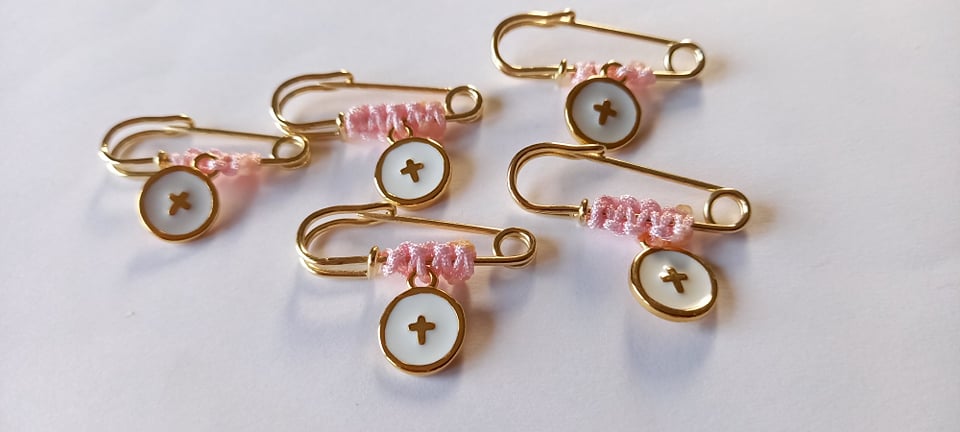 Χειροποίητο μαρτυρικό βάπτισης παραμάνα με σταυρό και μακραμέ