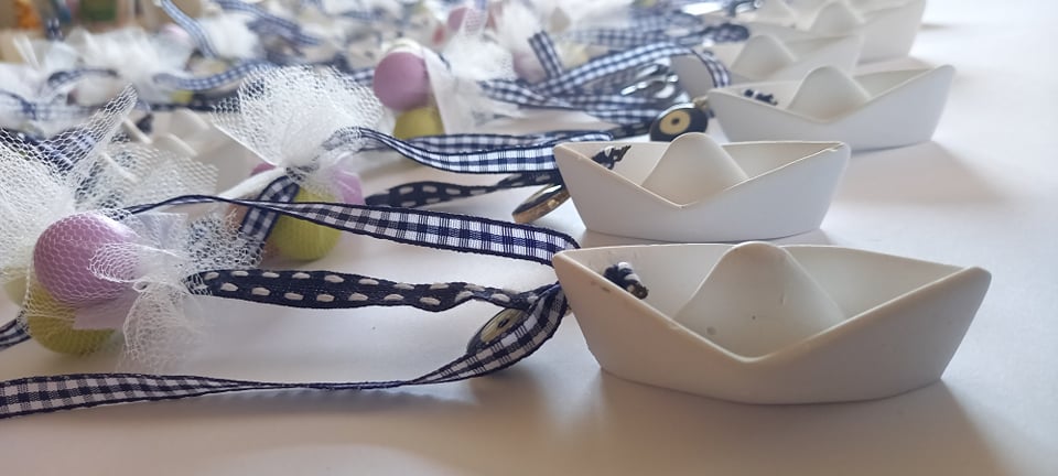 Μπομπονιέρα βάπτισης καραβάκι από γύψο