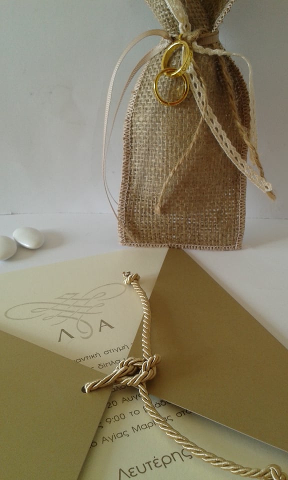 Προσκλητήριο γάμου με δετό φάκελλο