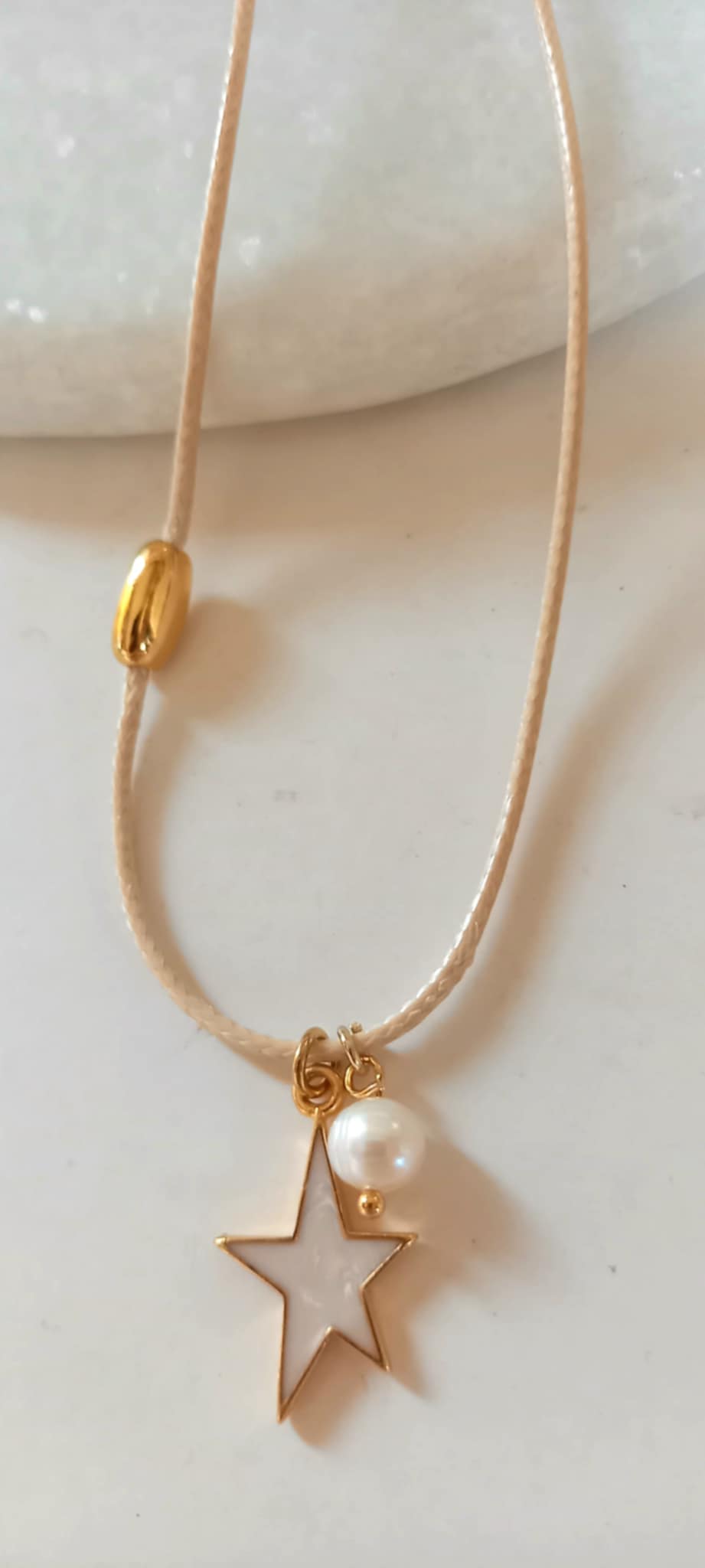 Κολιέ με κορδόνι και μοτίφ αστέρι