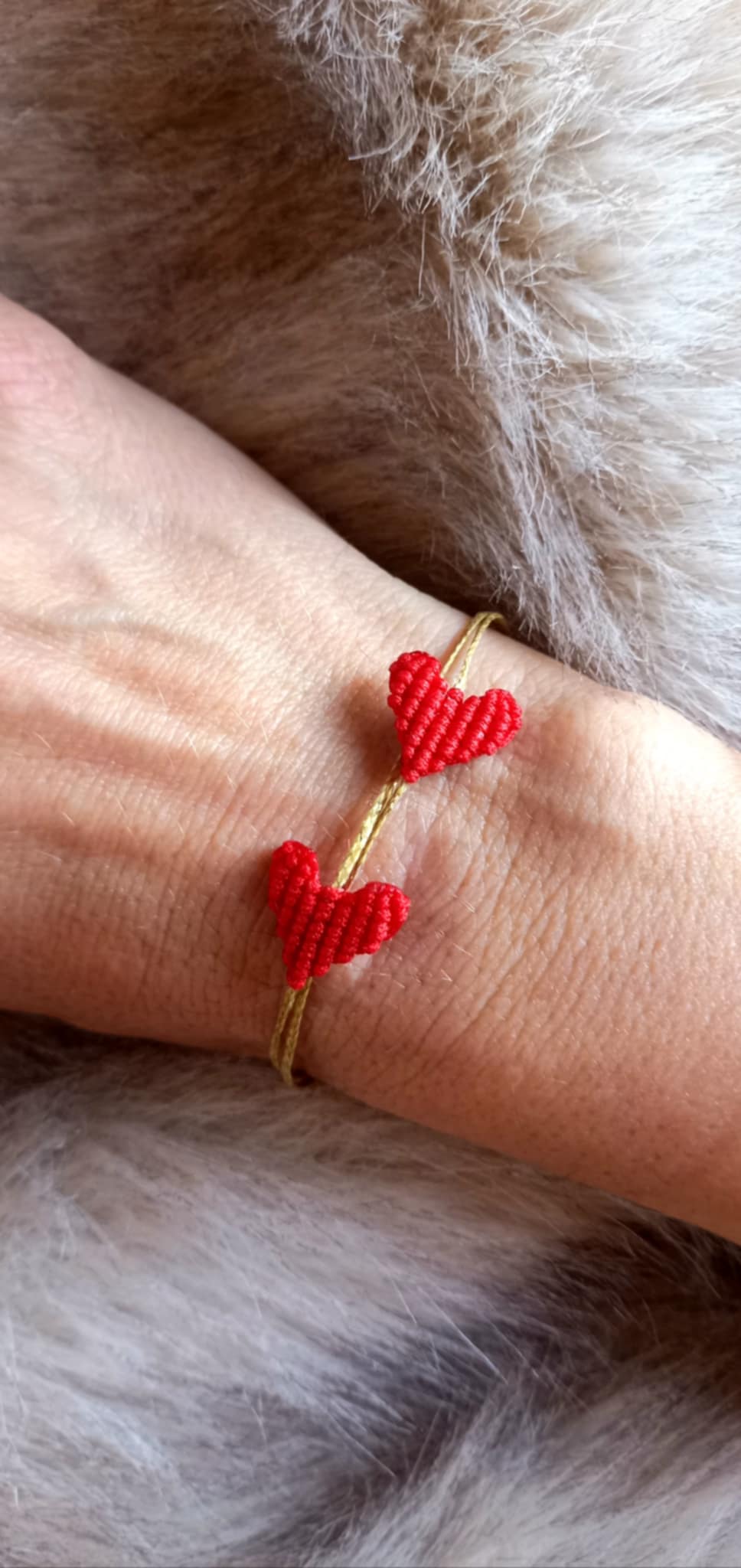 Βραχιόλι με καρδιές μακραμέ