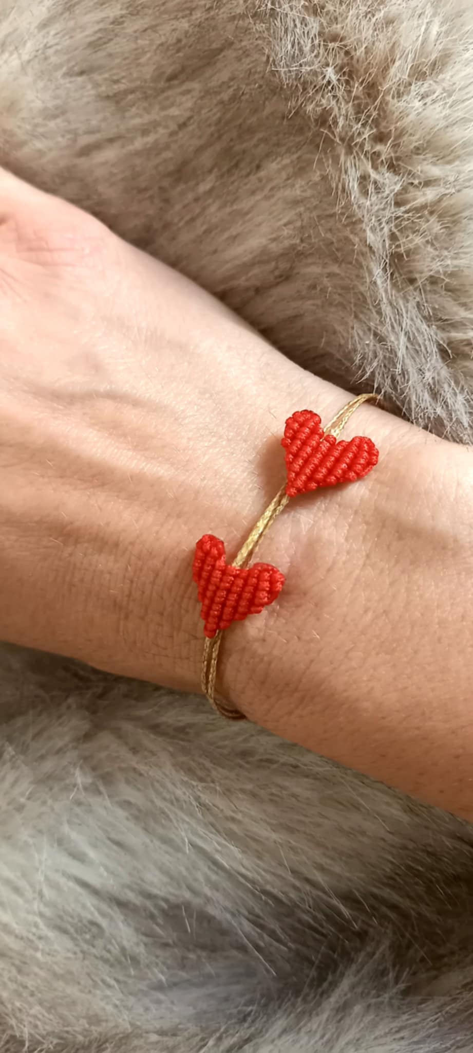 Βραχιόλι με καρδιές μακραμέ