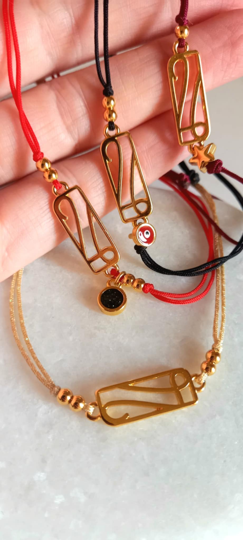 Βραχιόλι - γούρι 2026 με επιχρυσωμένο στοιχείο και αστέρι