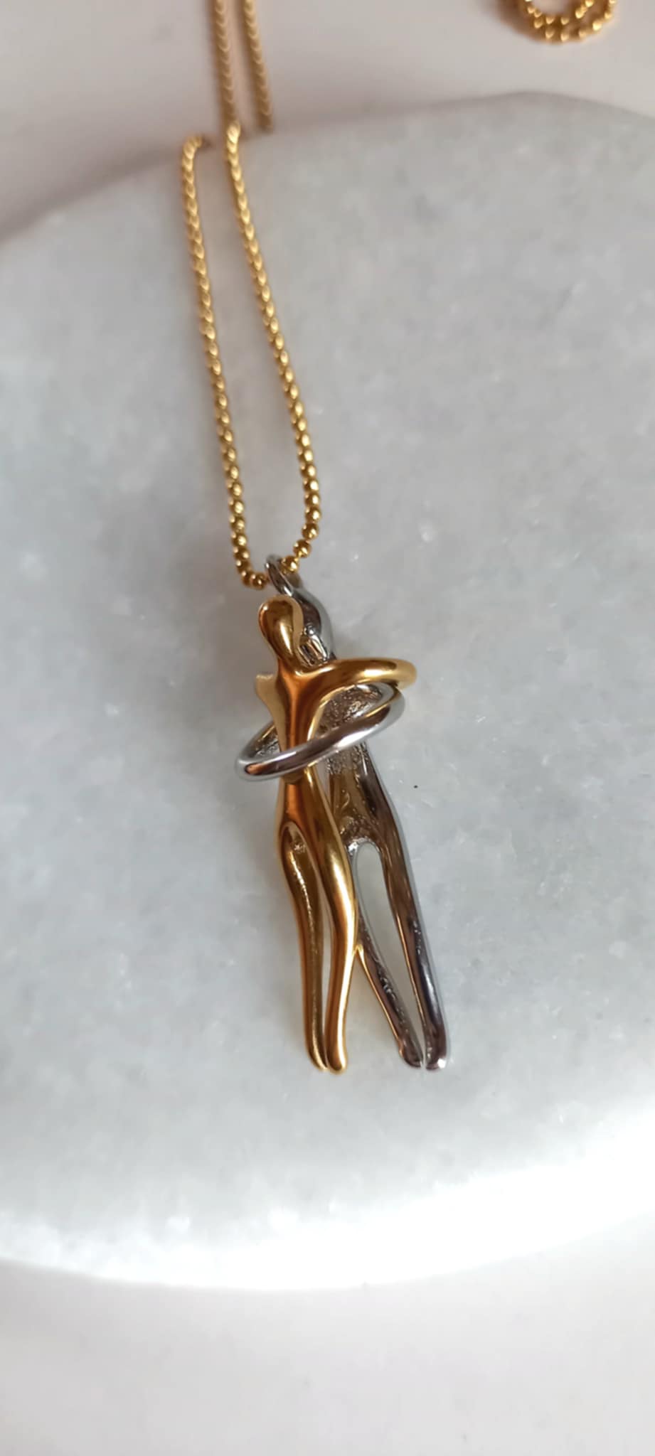 Κολιέ με αλυσίδα και μοτίφ χορευτές