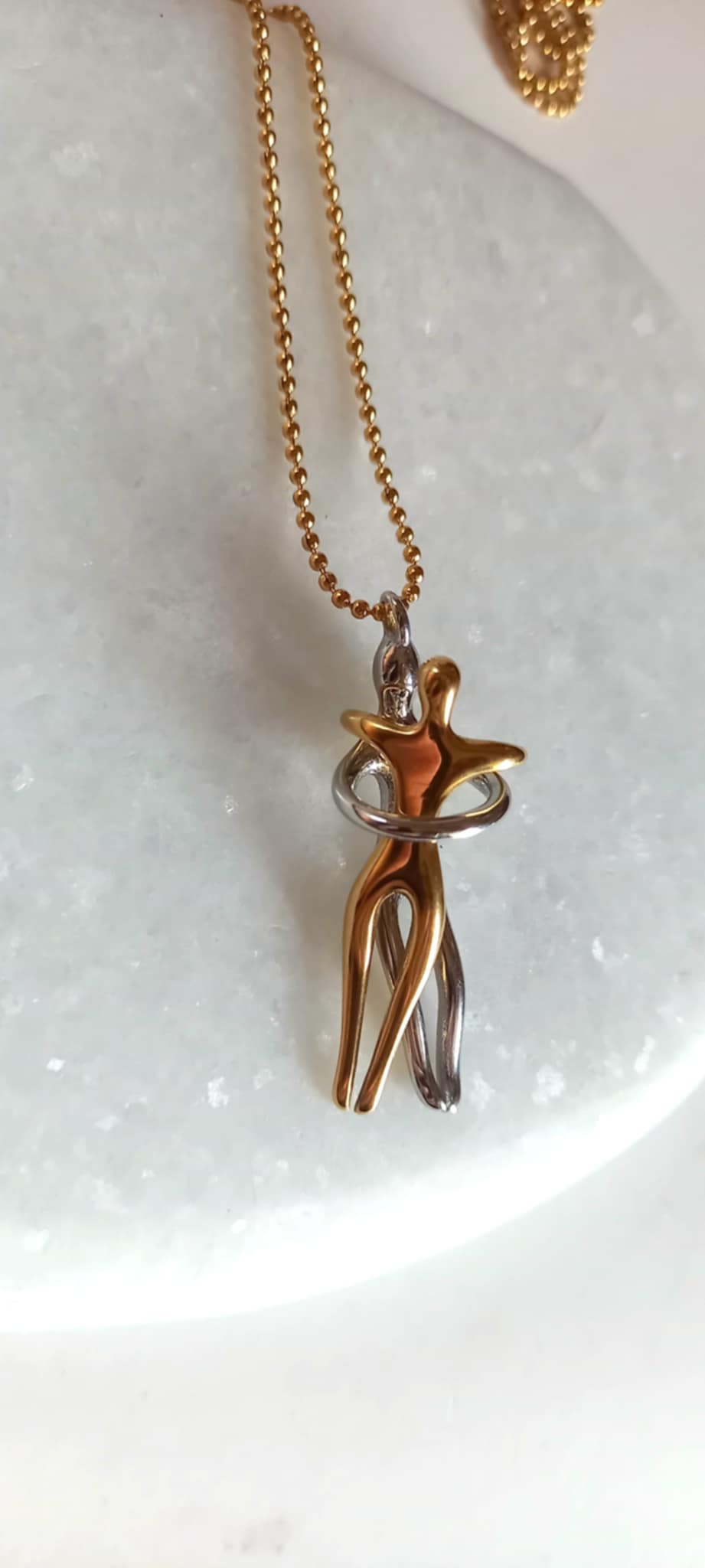 Κολιέ με αλυσίδα και μοτίφ χορευτές