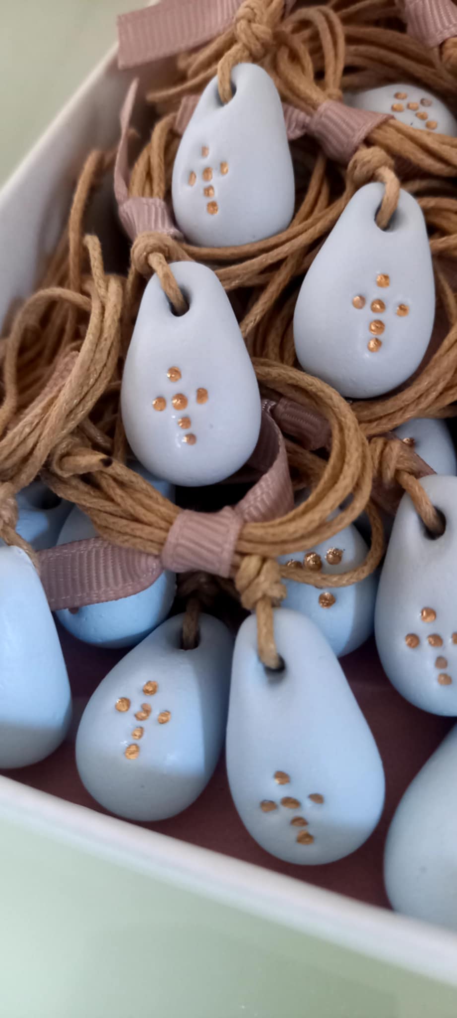 Μαρτυρικό βάπτισης για το λαιμό με υφή πορσελάνης