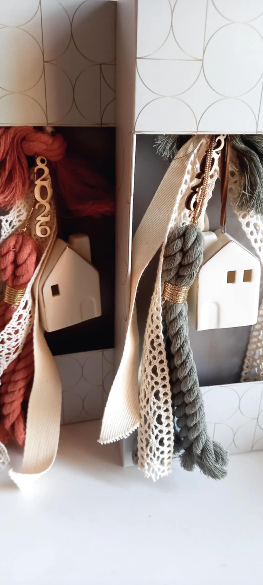 Γούρι 2026 με σπιτάκι από πορσελάνη