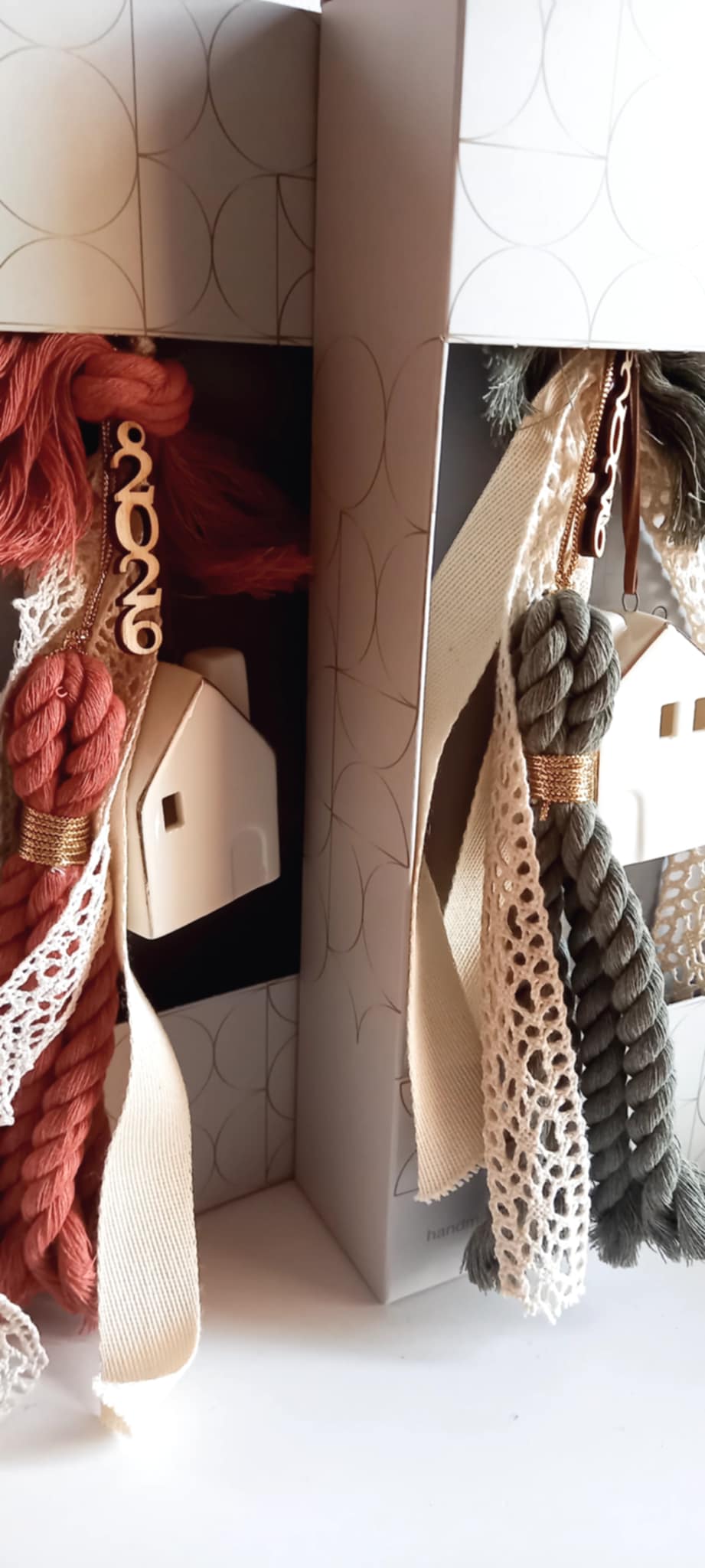 Γούρι 2026 με σπιτάκι από πορσελάνη