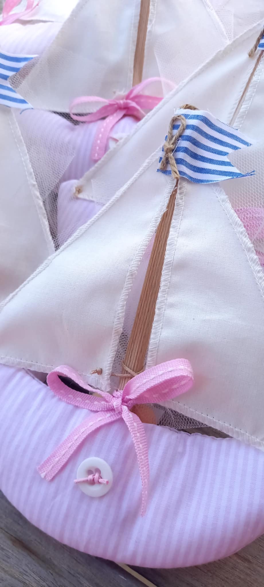 Μπομπονιέρα βάπτισης καραβάκι από ύφασμα