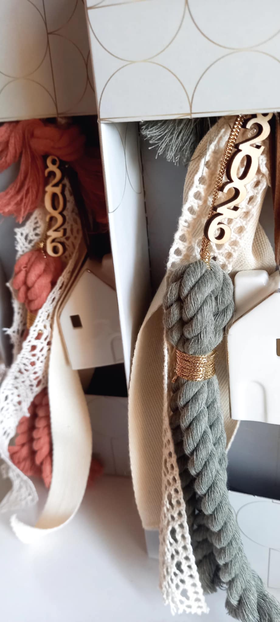 Γούρι 2026 με σπιτάκι από πορσελάνη