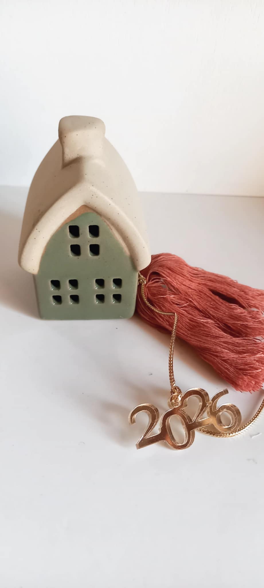 Επιτραπέζιο γούρι 2026 κεραμικό σπιτάκι