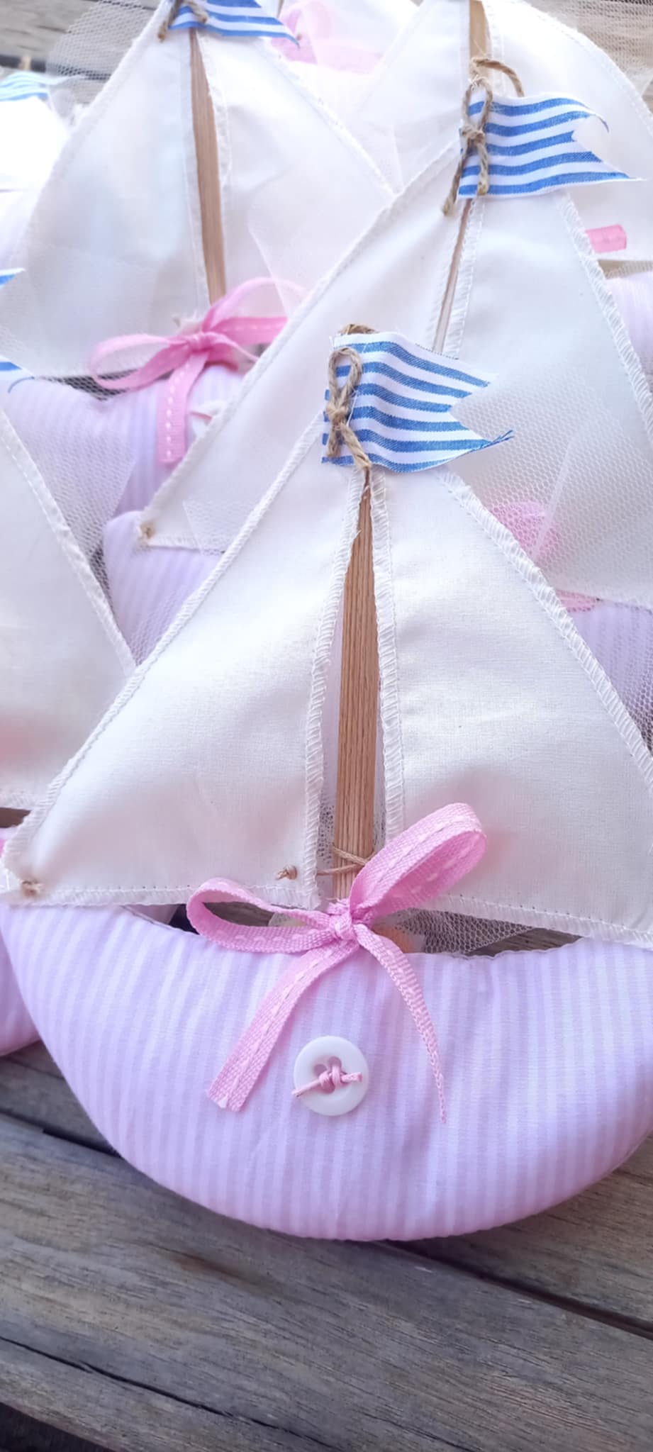 Μπομπονιέρα βάπτισης καραβάκι από ύφασμα