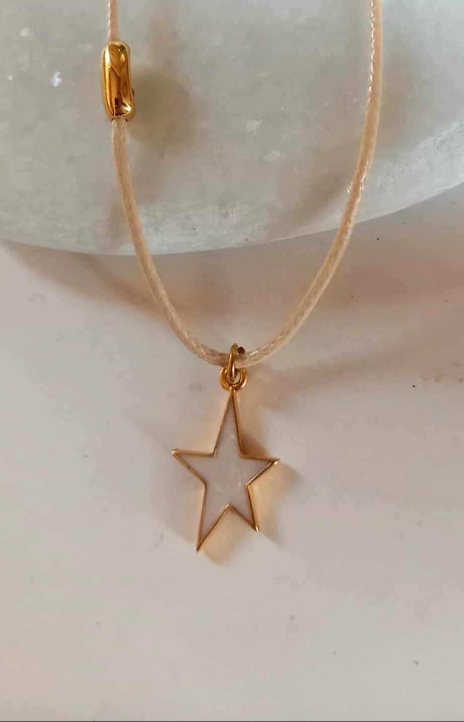 Κολιέ με κορδόνι και μοτίφ αστέρι