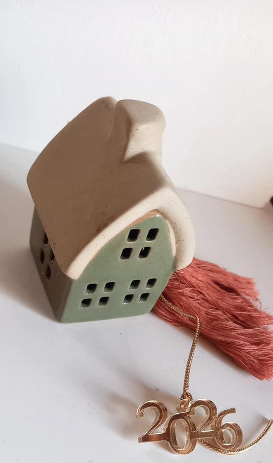 Επιτραπέζιο γούρι 2026 κεραμικό σπιτάκι