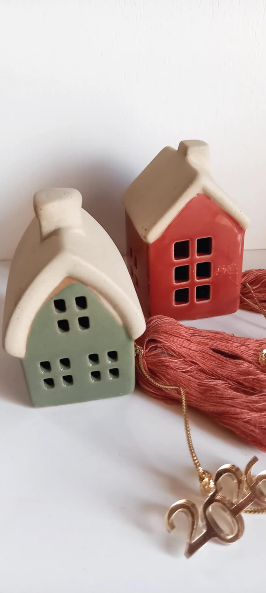 Γούρι 2026 κεραμικό σπιτάκι με στοιχείο 2026