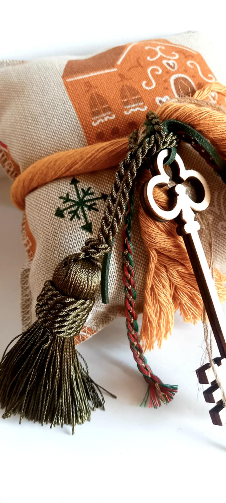 Διακοσμητικό μαξιλαράκι - γούρι 2026