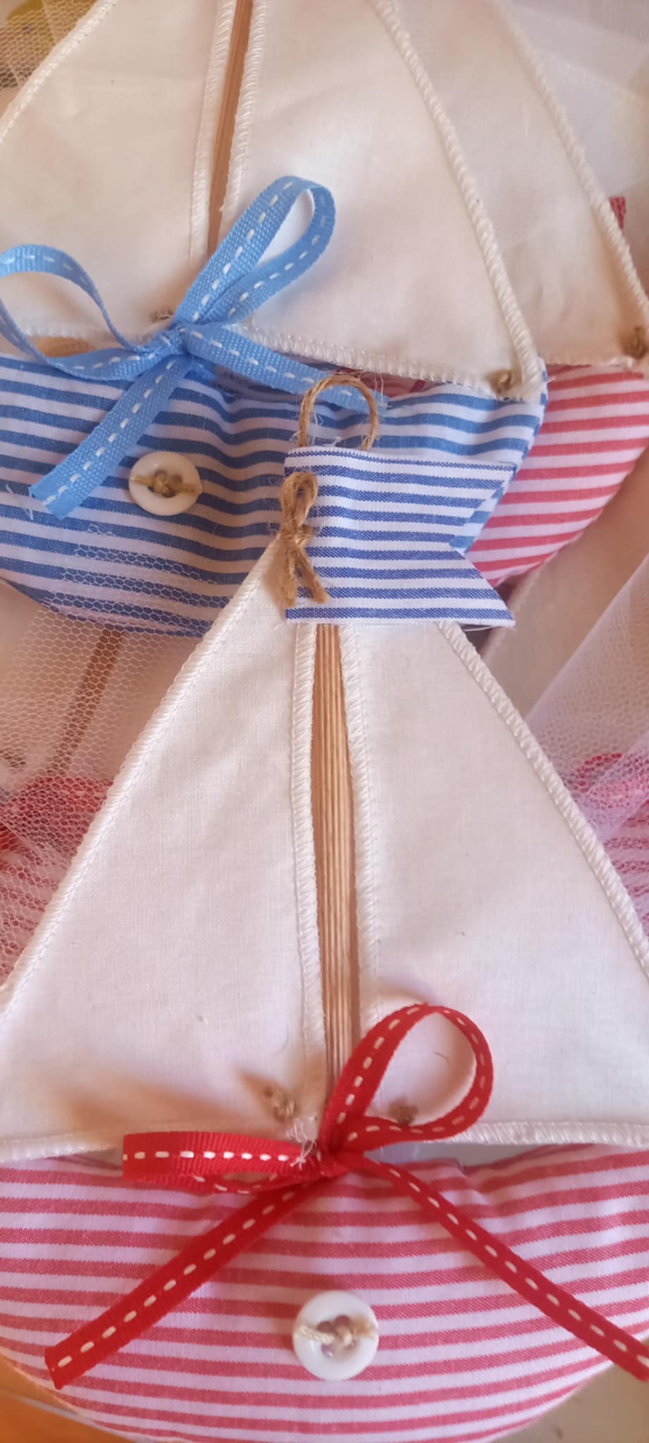 Χειροποίητη μπομπονιέρα βάπτισης καραβάκι από ύφασμα