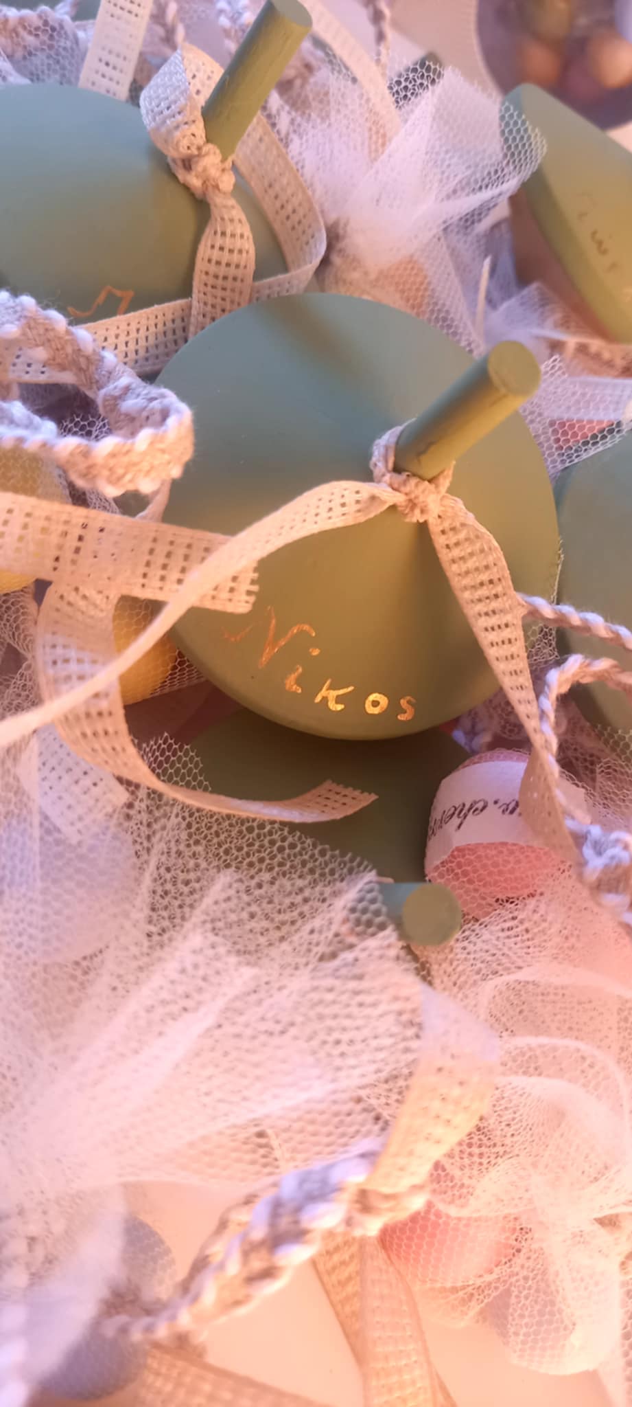 Μπομπονιέρα βάπτισης σβούρα με όνομα