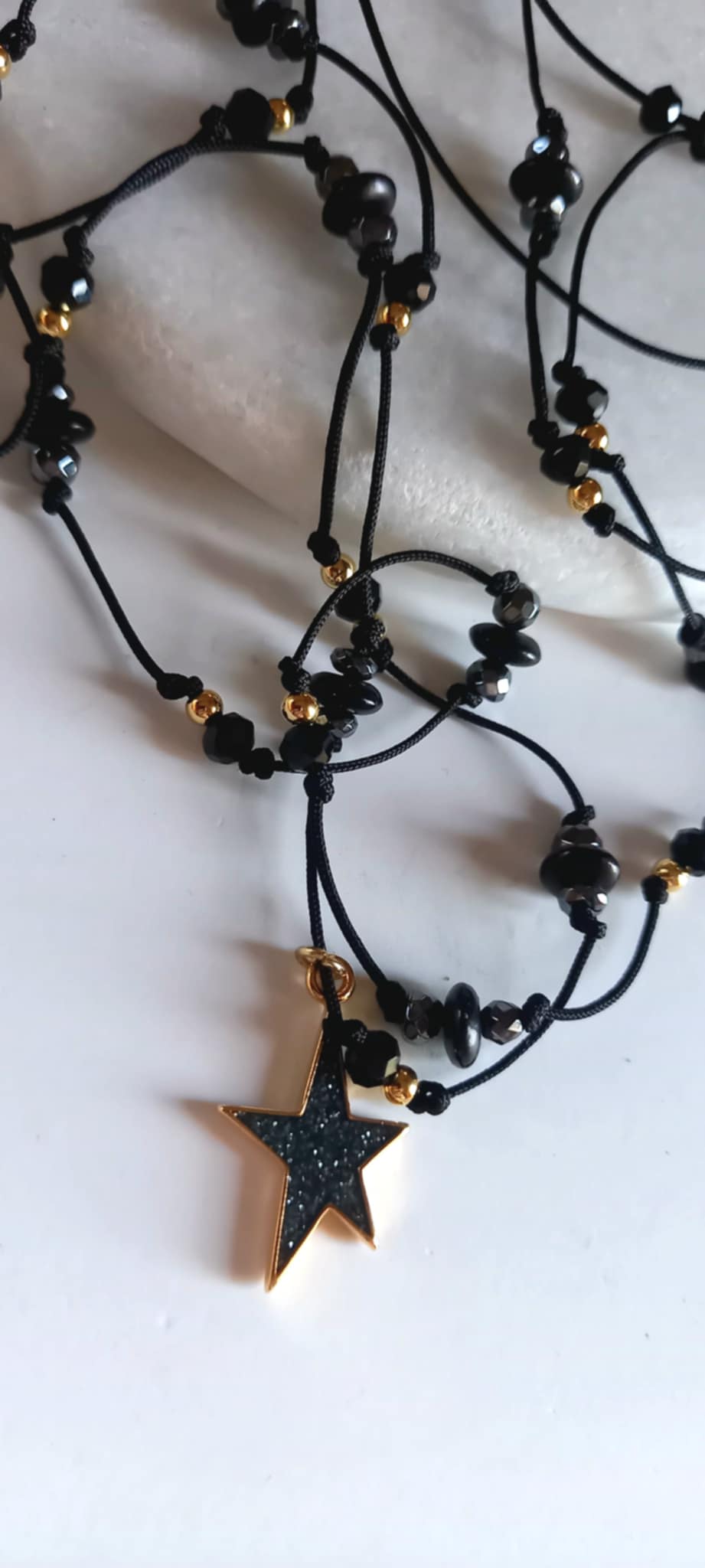 Κολιέ με κορδόνι, αιματίτες και μοτίφ αστέρι