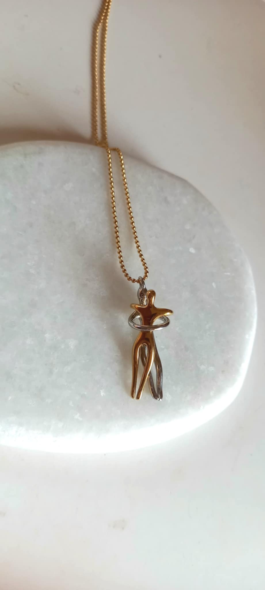 Κολιέ με αλυσίδα και μοτίφ χορευτές