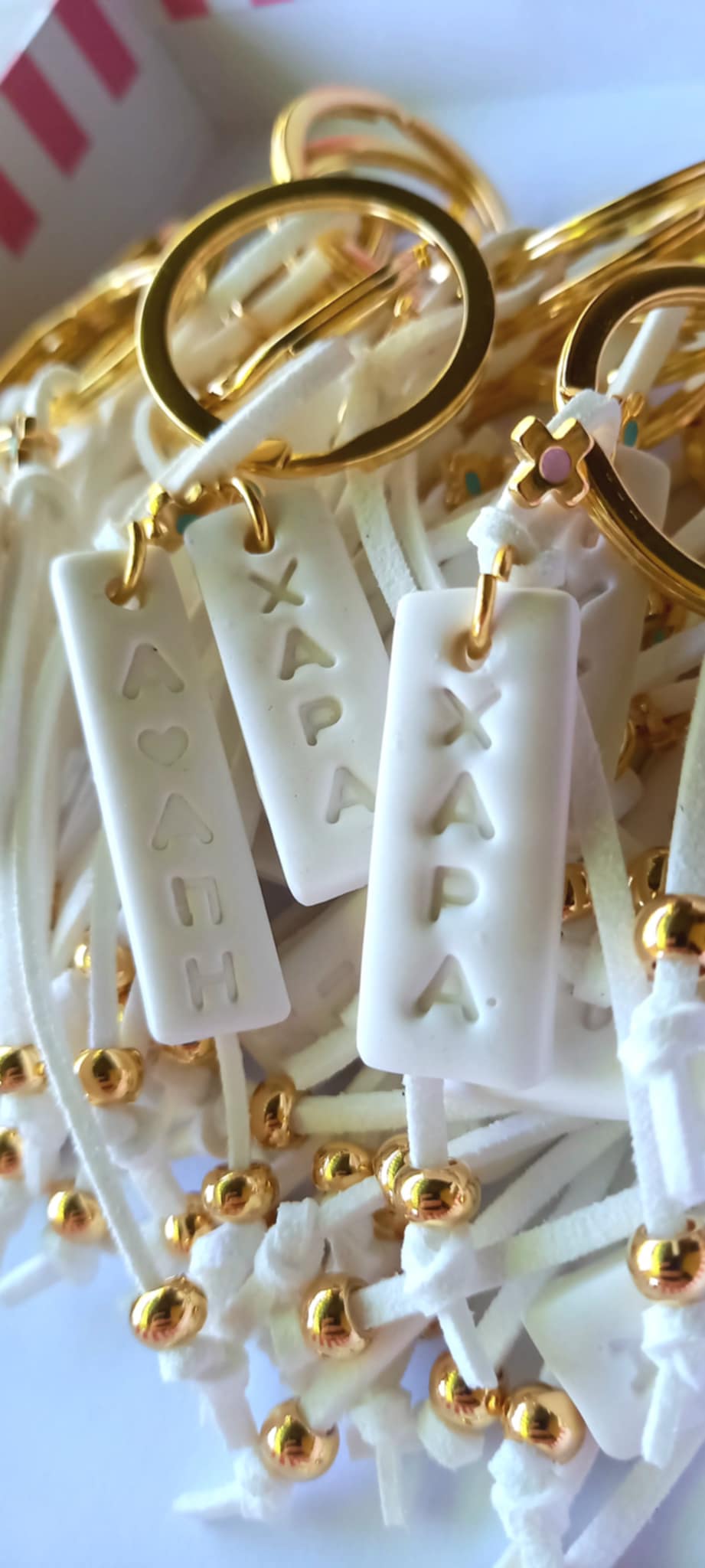 Μαρτυρικό βάπτισης μπρελόκ με υφή πορσελάνης και σταυρό