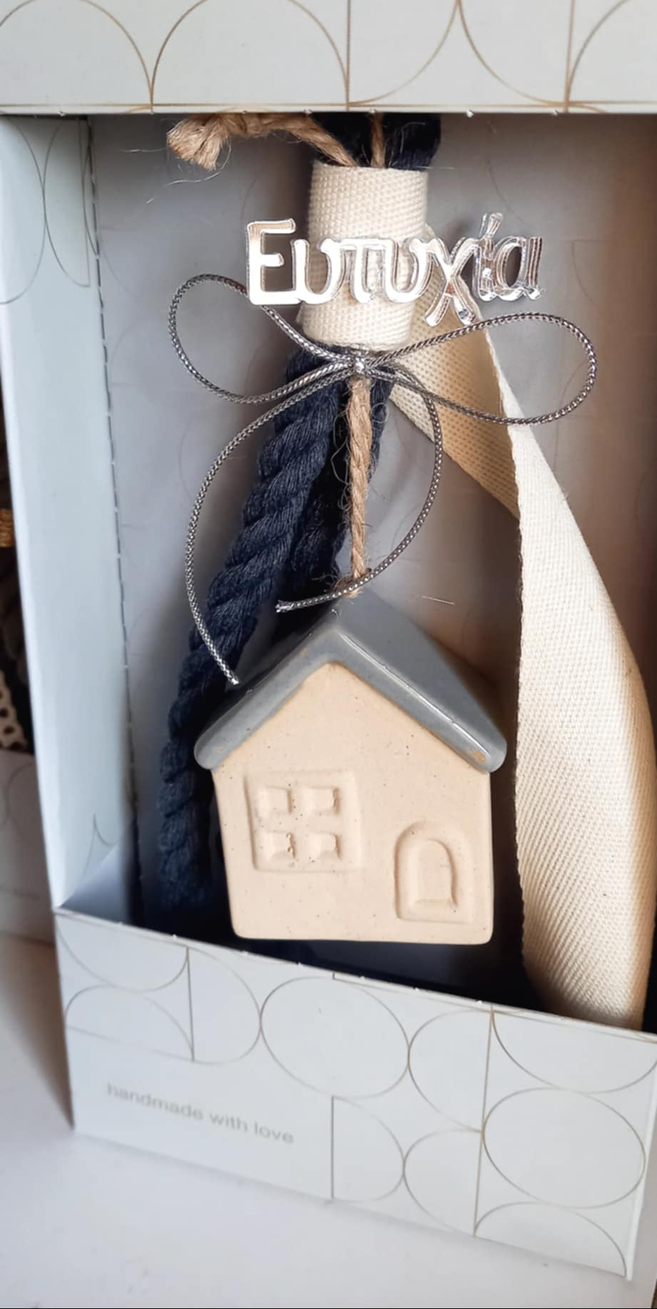 Γούρι 2026 κεραμικό σπιτάκι με σχοινί