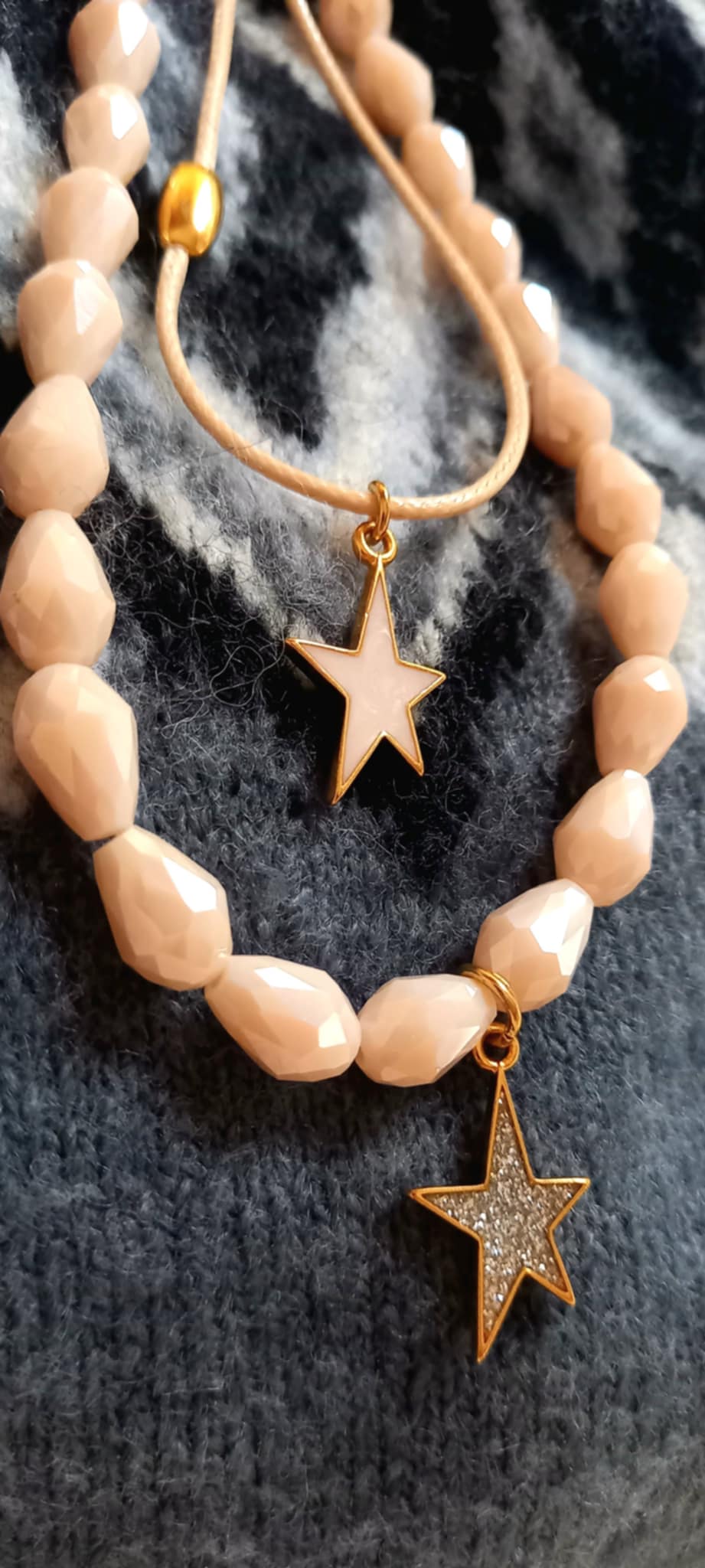 Κολιέ με κορδόνι και μοτίφ αστέρι