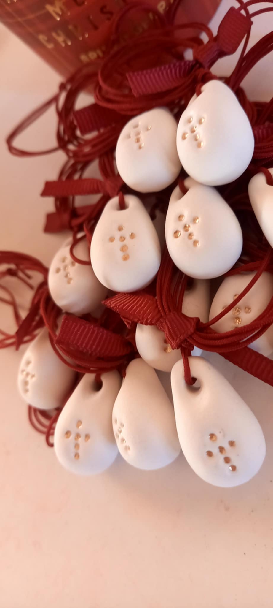 Μαρτυρικό για το λαιμό με υφή πορσελάνης