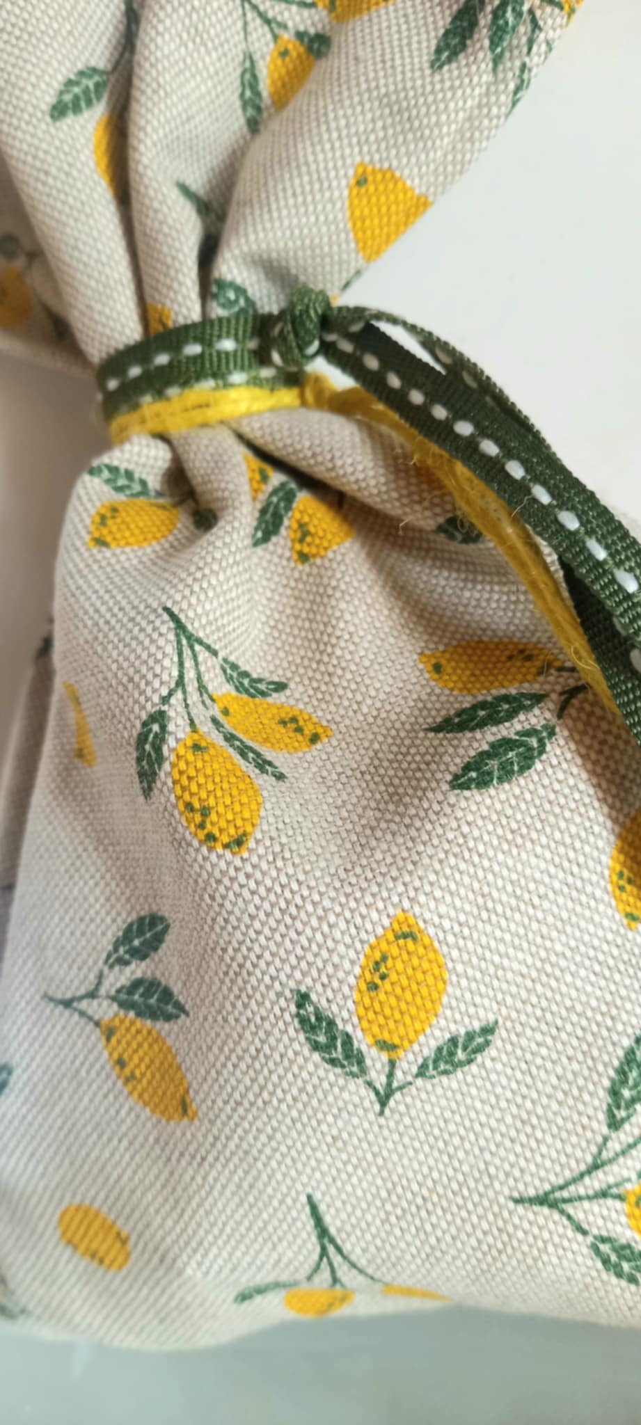 Μπομπονιέρα βάπτισης πουγκί με μοτίβο λεμόνια