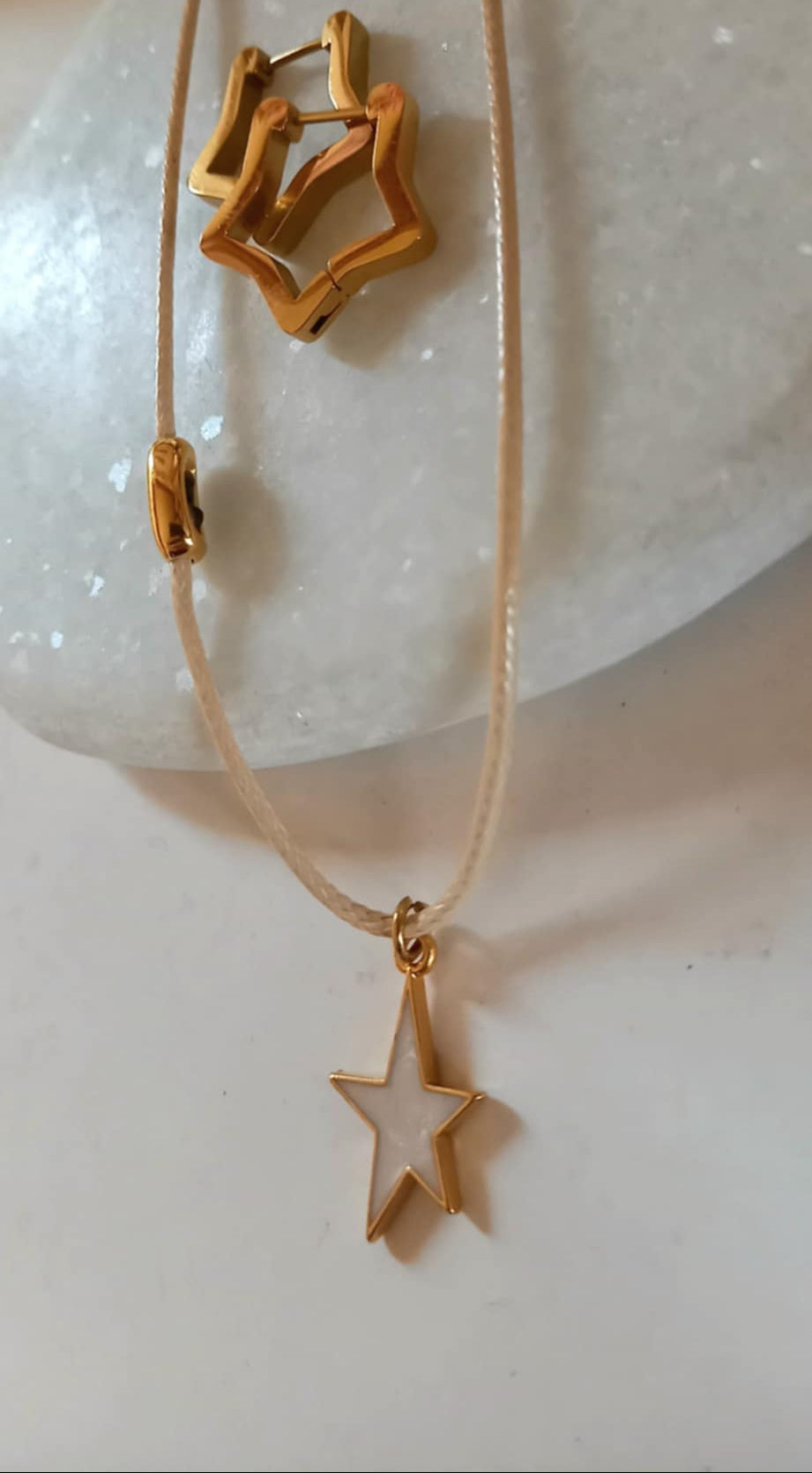Κολιέ με κορδόνι και μοτίφ αστέρι