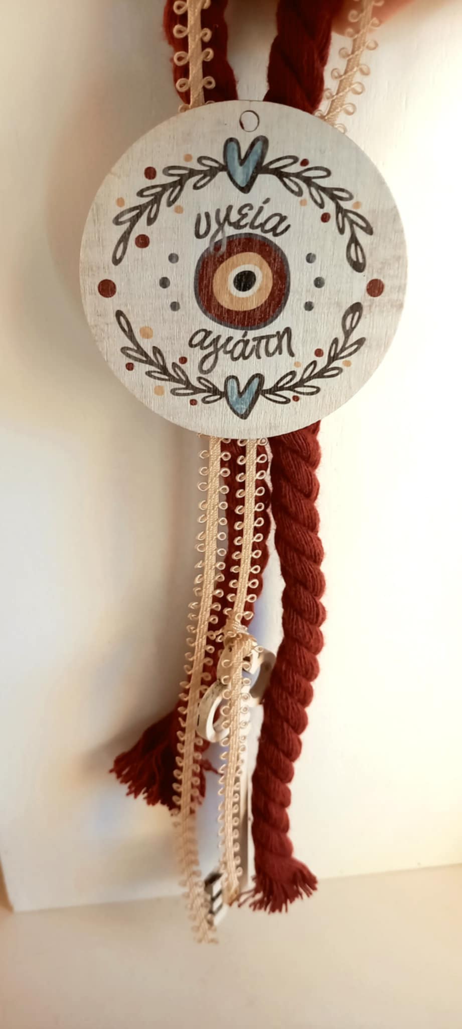 Κρεμαστό γούρι με ξύλινο στοιχείο