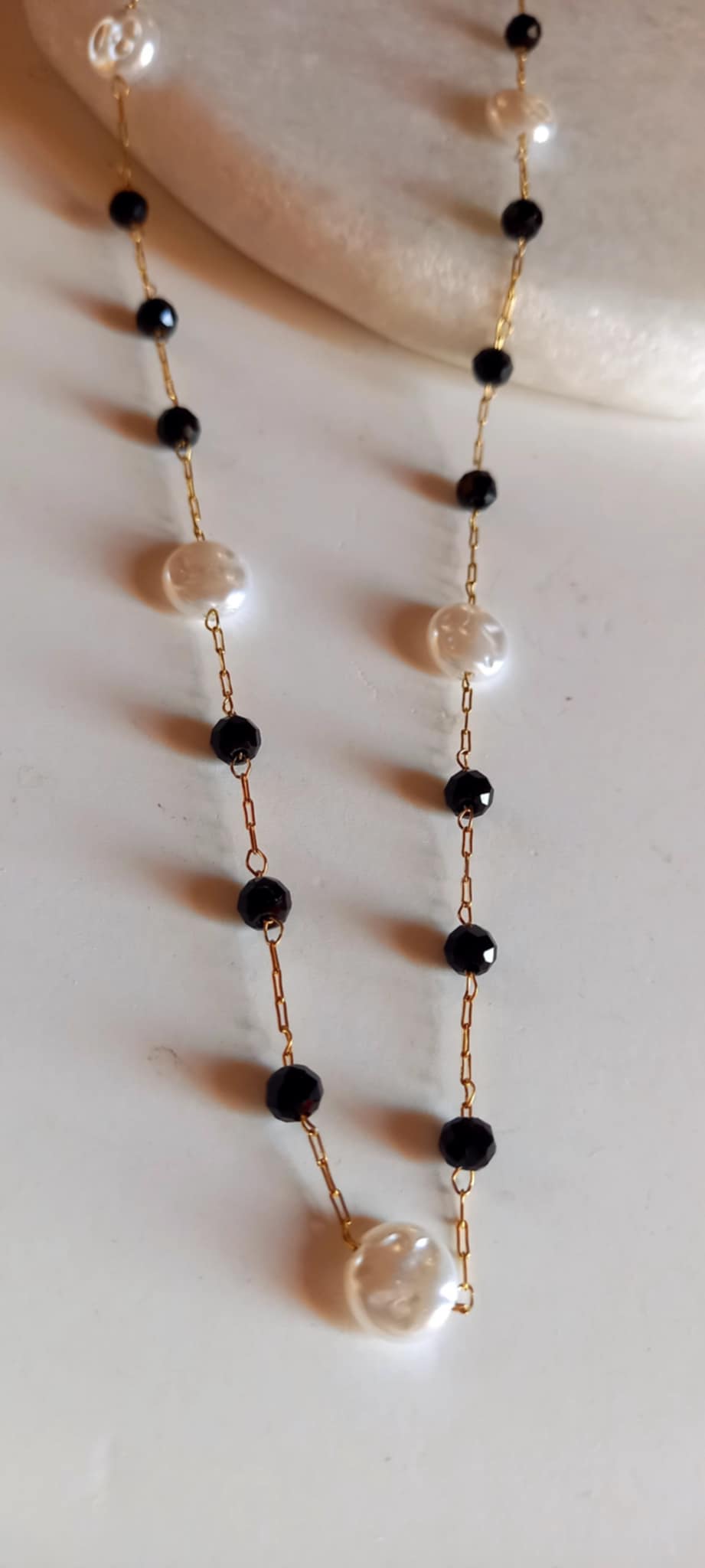 Κολιέ - ροζάριο σε λευκό και μαύρο