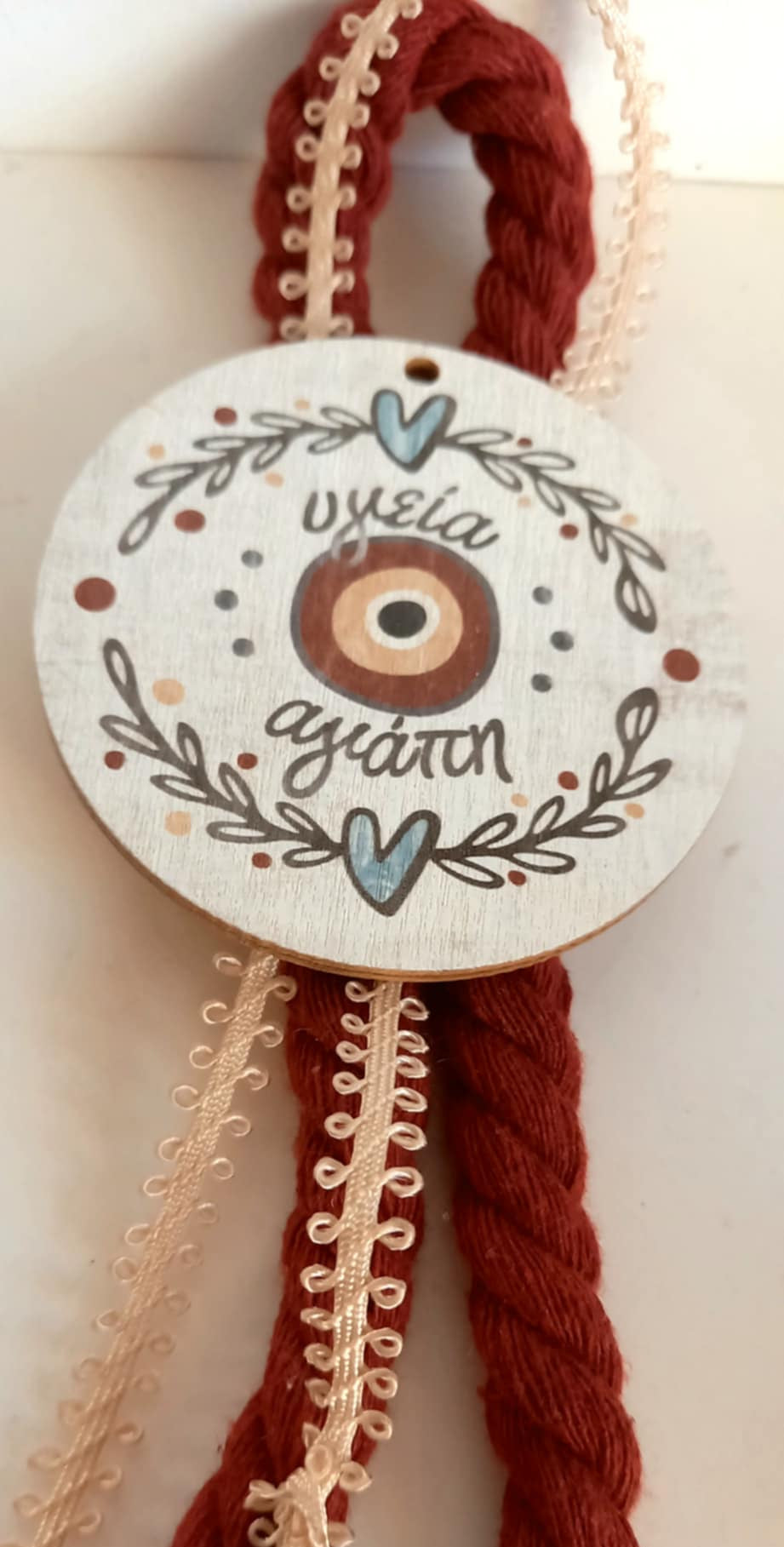 Κρεμαστό γούρι με ξύλινο στοιχείο