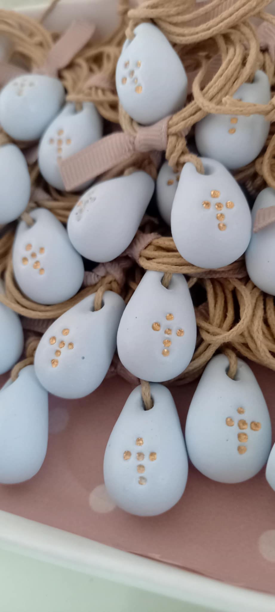 Μαρτυρικό βάπτισης για το λαιμό με υφή πορσελάνης