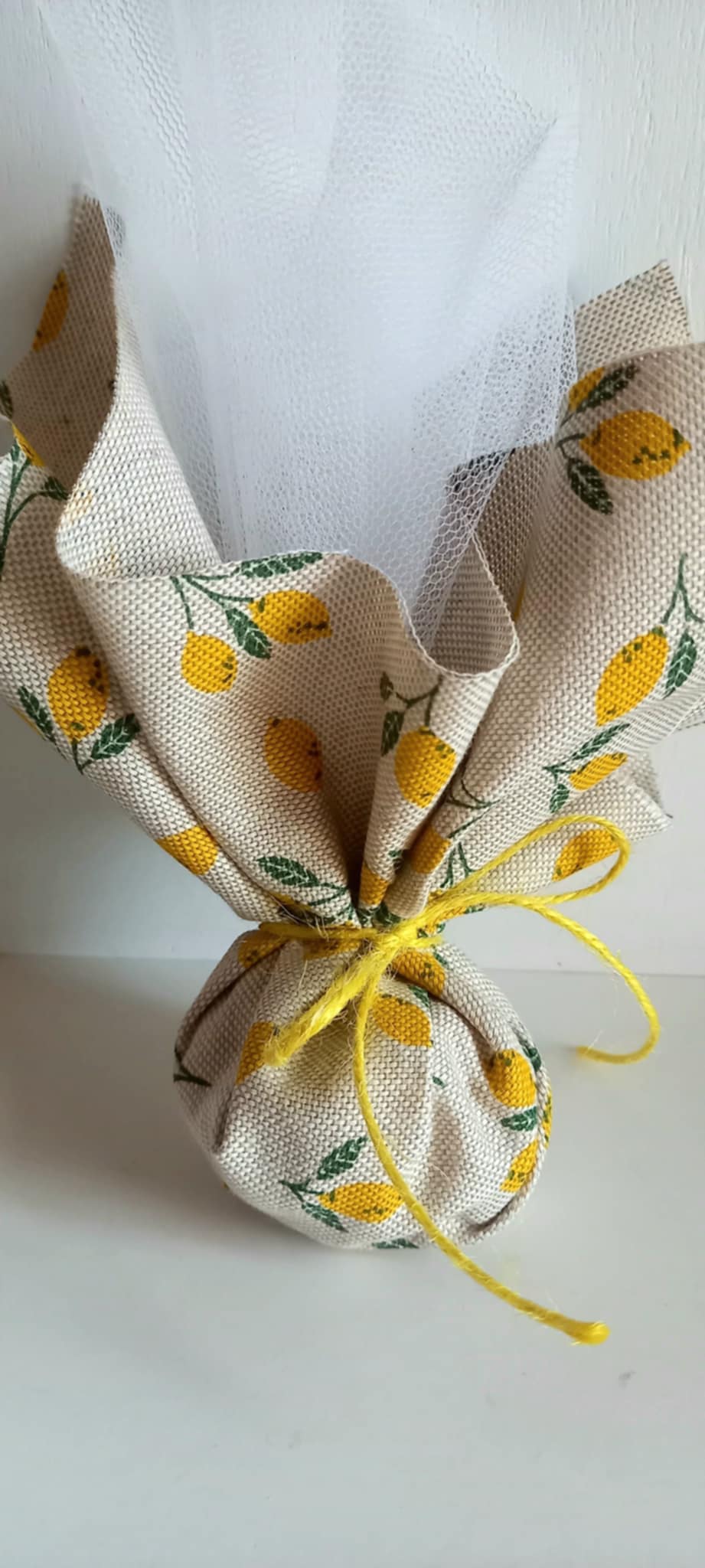 Μπομπονιέρα βάπτισης με θέμα λεμόνι