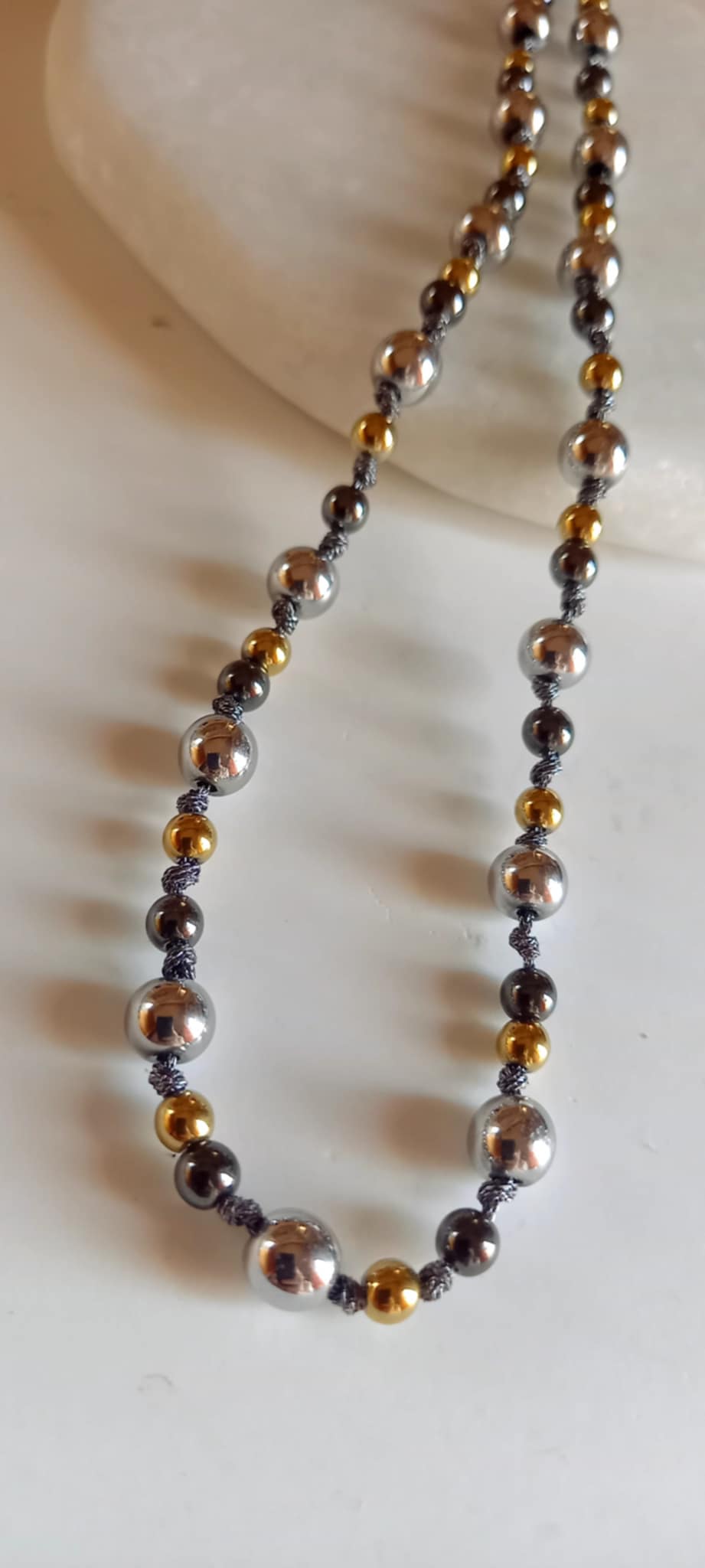 Κολιέ - ροζάριο με αιματίτες σε τριχρωμία