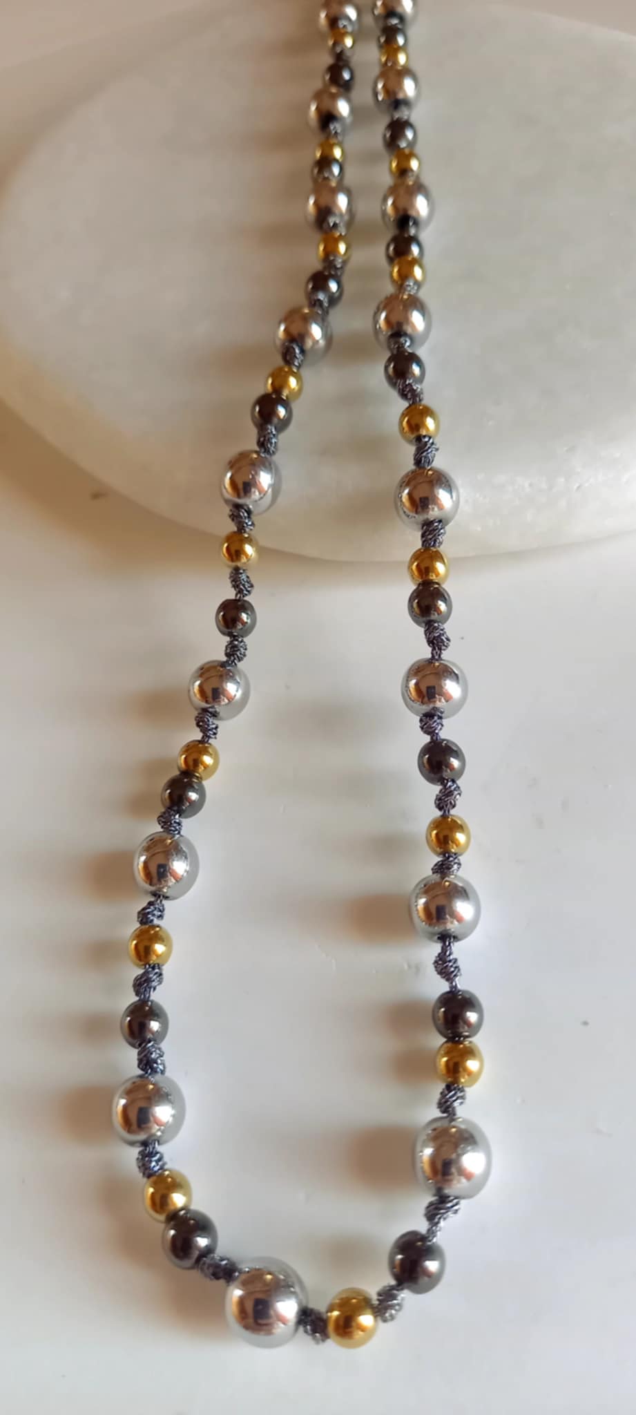 Κολιέ - ροζάριο με αιματίτες σε τριχρωμία