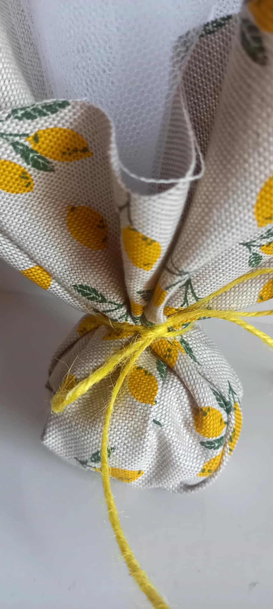 Μπομπονιέρα βάπτισης με θέμα λεμόνι