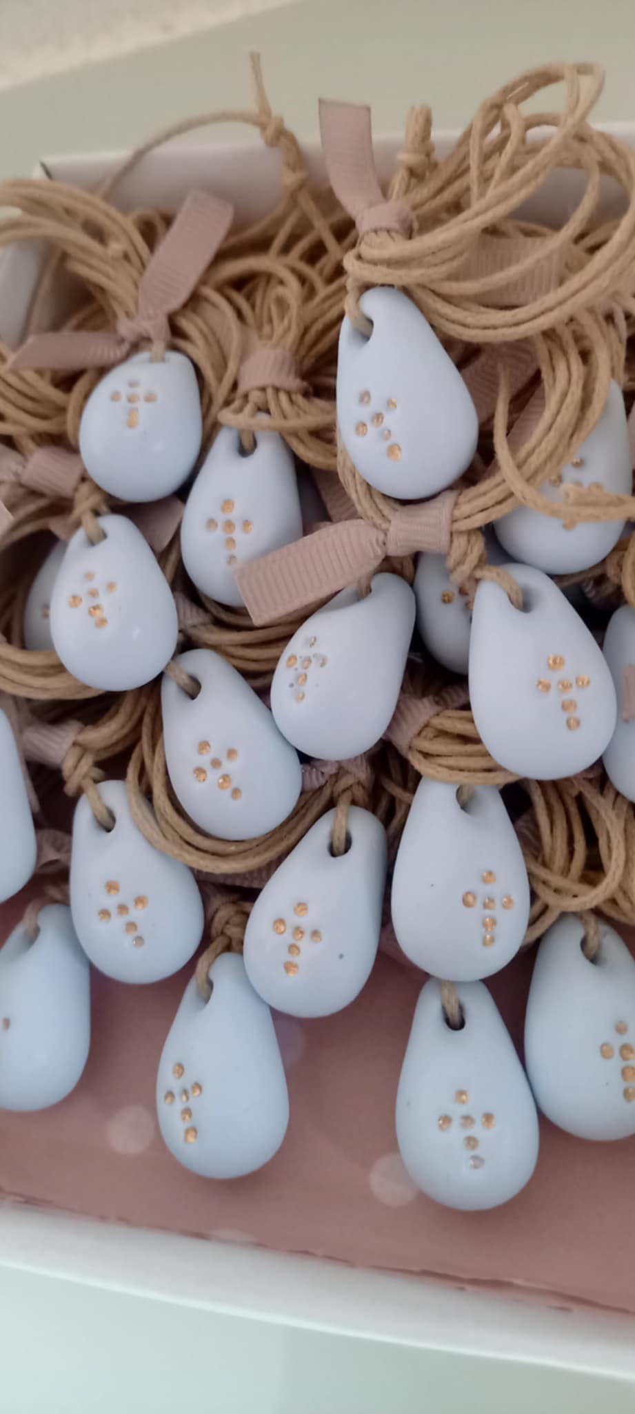 Μαρτυρικό βάπτισης για το λαιμό με υφή πορσελάνης