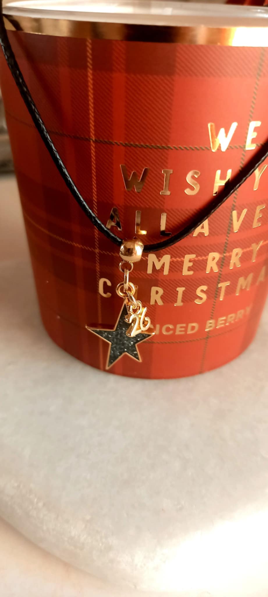 Κολιέ με κορδόνι και μοτίφ αστέρι