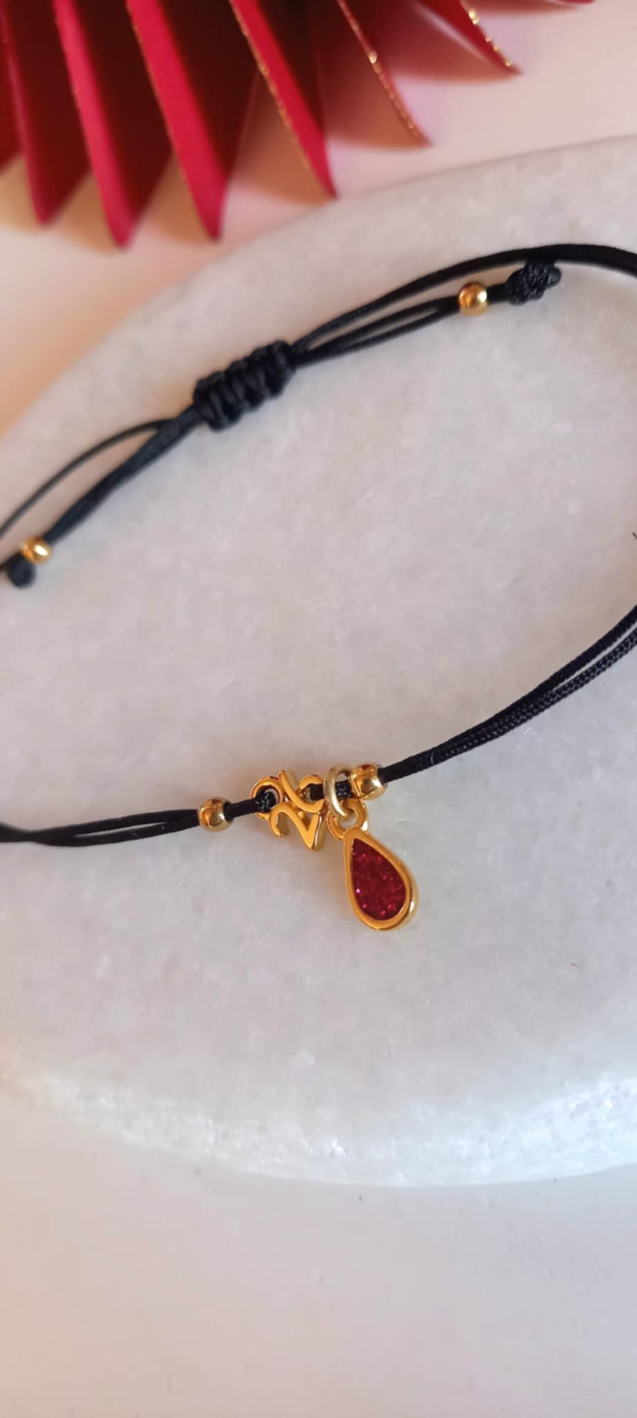 Βραχιόλι - γούρι 2026 με επιχρυσωμένα στοιχεία