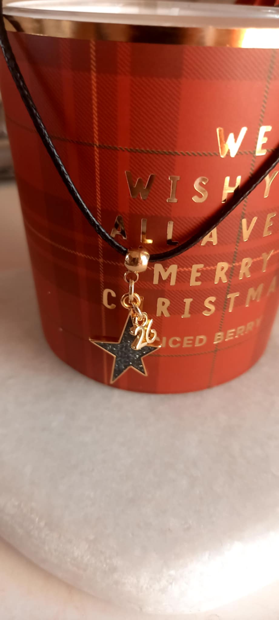 Κολιέ με κορδόνι και μοτίφ αστέρι