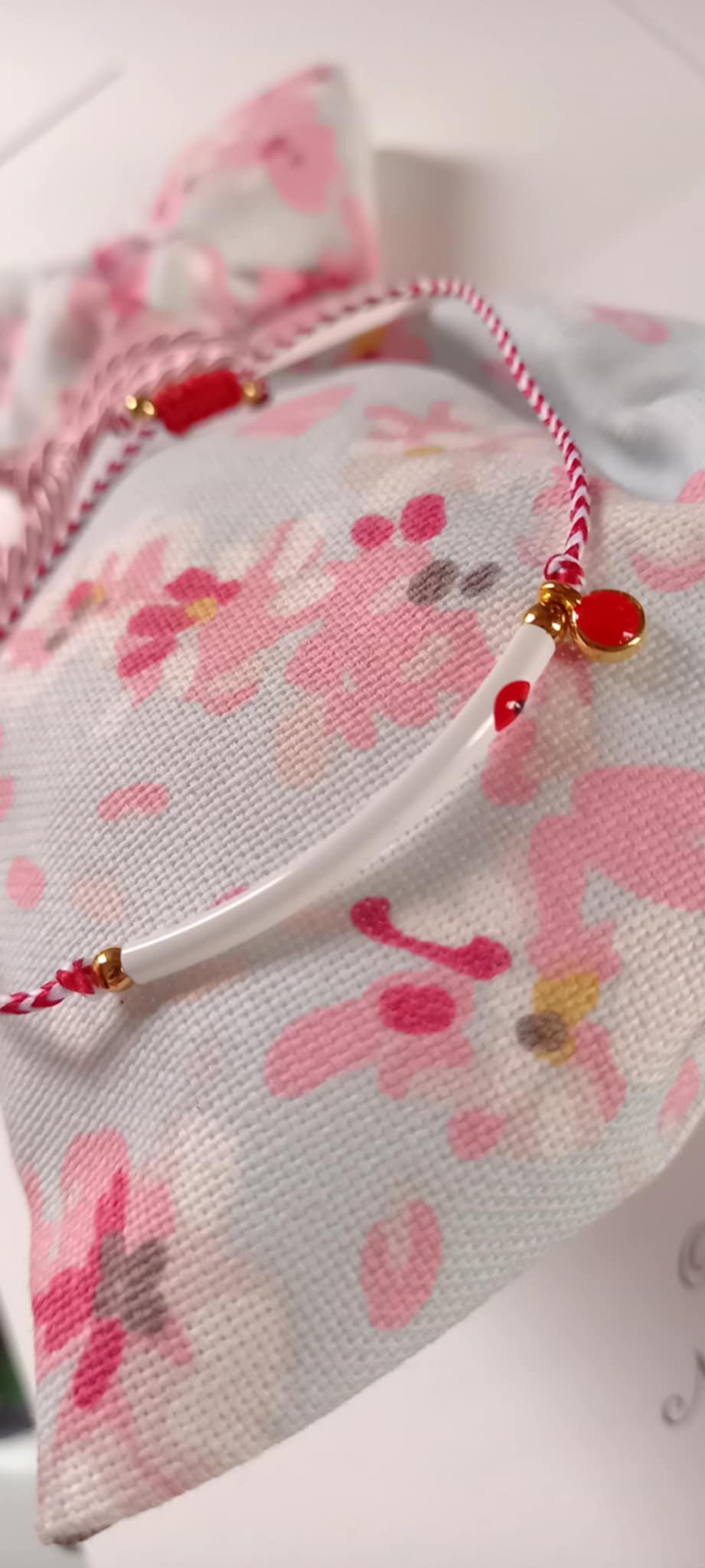 Βραχιόλι μαρτάκι με μπάρα και επιχρυσωμένο στοιχείο