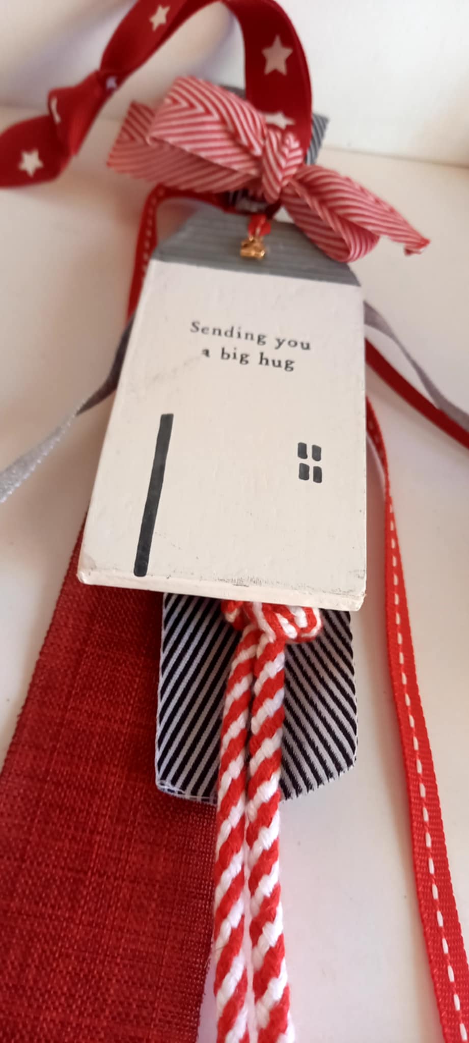 Κρεμαστό γούρι με ξύλινο σπιτάκι